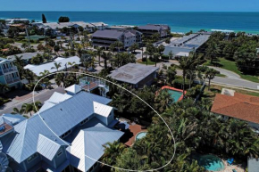 Steps to the beach, beach gear, bikes, ping pong table, heated pool with spa, free highspeed WiFi